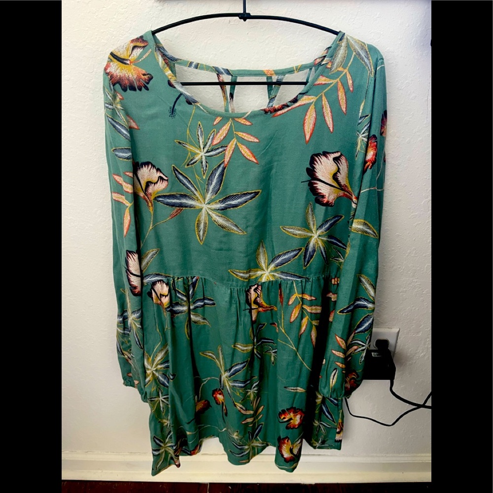 Blue hawaiian Style dress worn 1 time size M